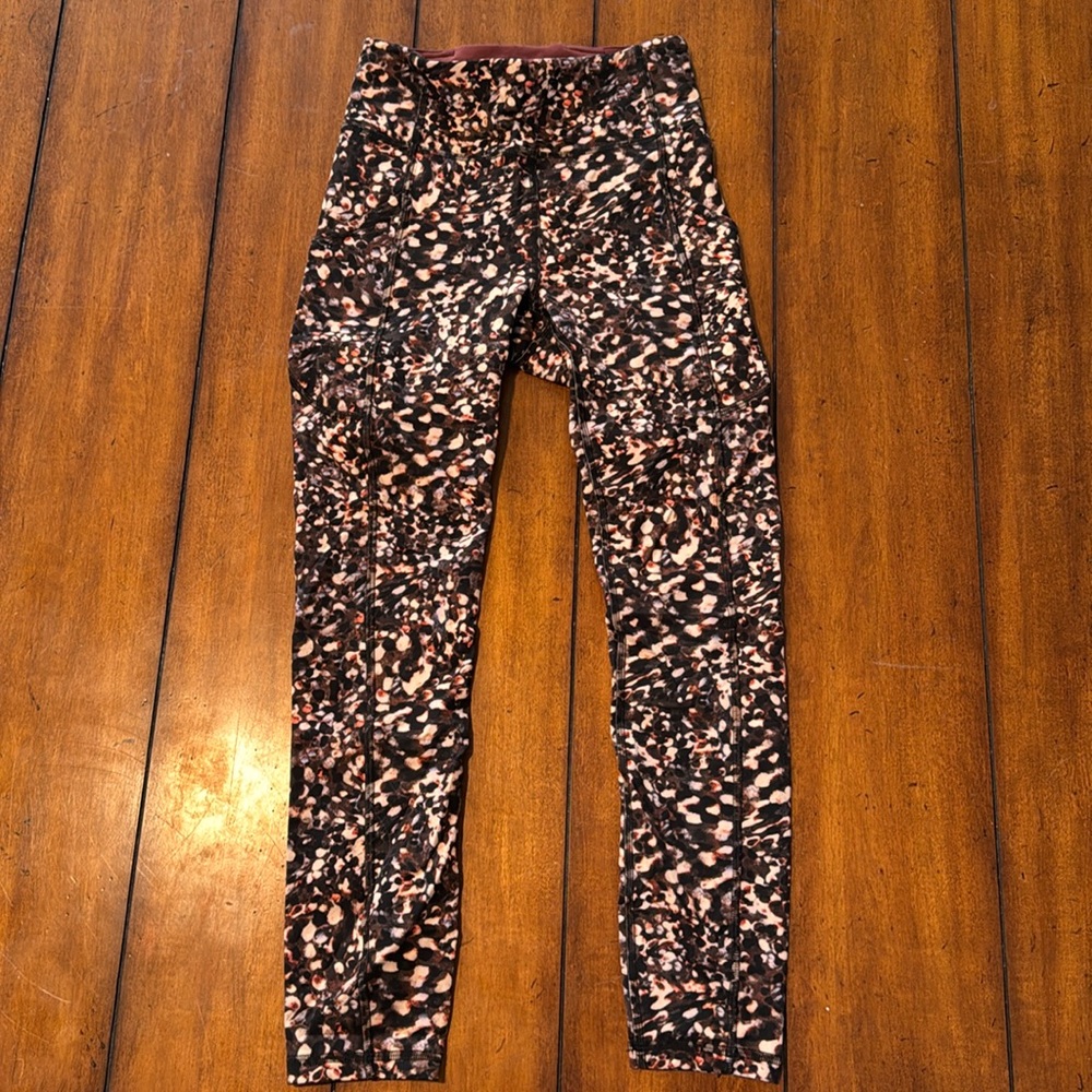 Lulu - Size 4 - License to Train Leggings with Pockets